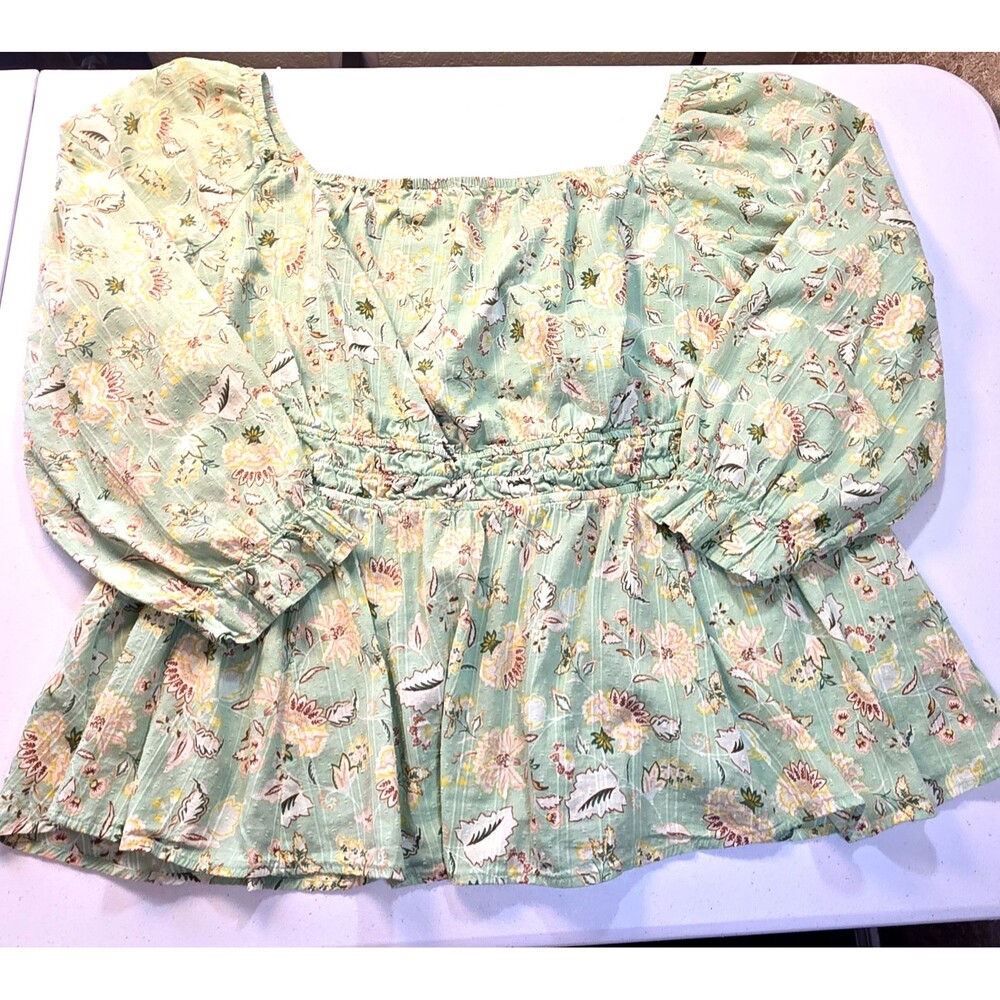 Torrid Embroidered Smocked Bodice Top Dainty Daisy Floral Mint Blouse Size 4
